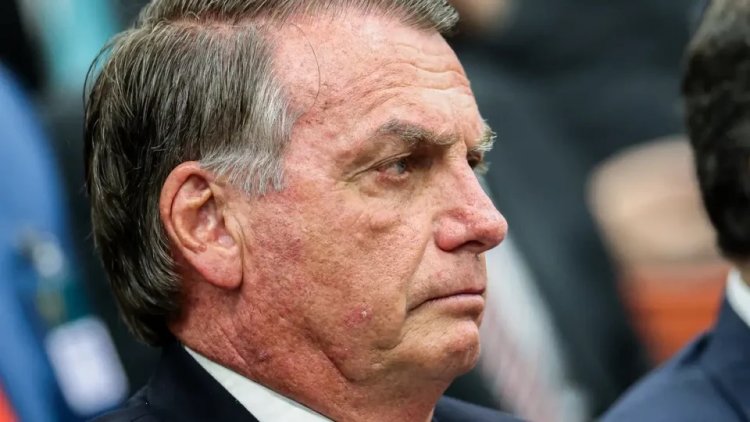 Por 4x1 STF condena Jair Bolsonaro a 27 anos e 3 meses de prisão.