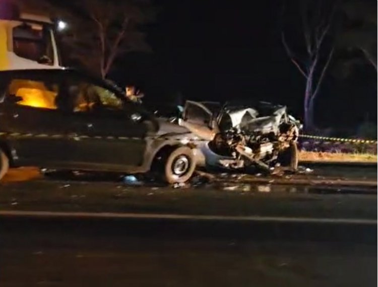 Colisão frontal deixa um morto e três feridos na Faria Lima, entre Barretos e Colômbia